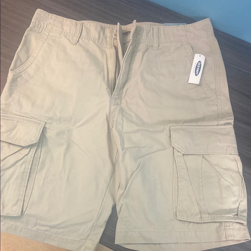 Old Navy Men's Tan Cargo Shorts Size 32